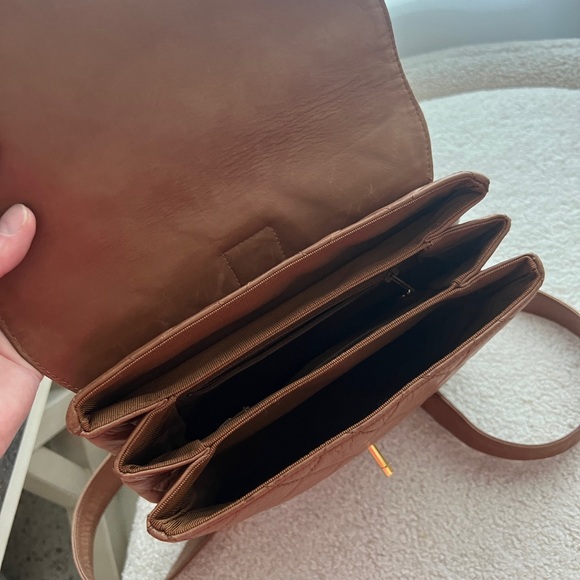 RARE! Chanel Vintage Lambskin Caramel Backpack in Very Good Condtion - Picture 10 of 11